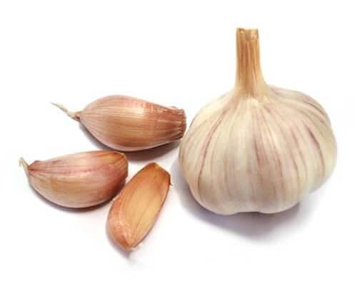 Чеснок поможет избавиться от мужской молочницы Чеснок против молочницы