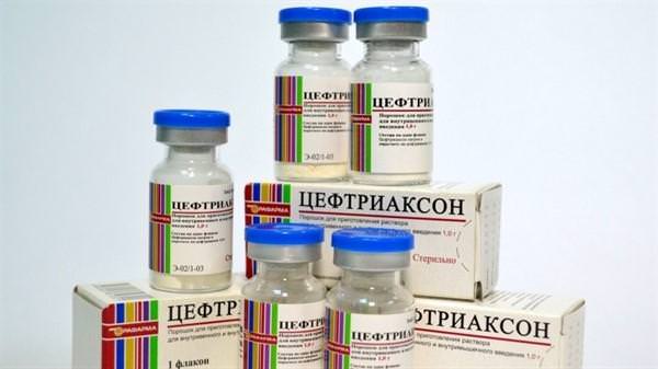 В уколах