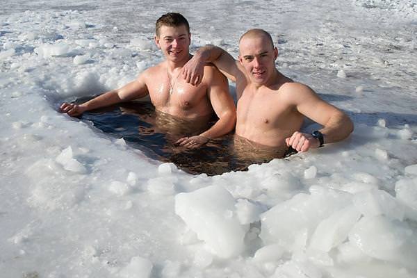 Пребывание человека в холодной воде